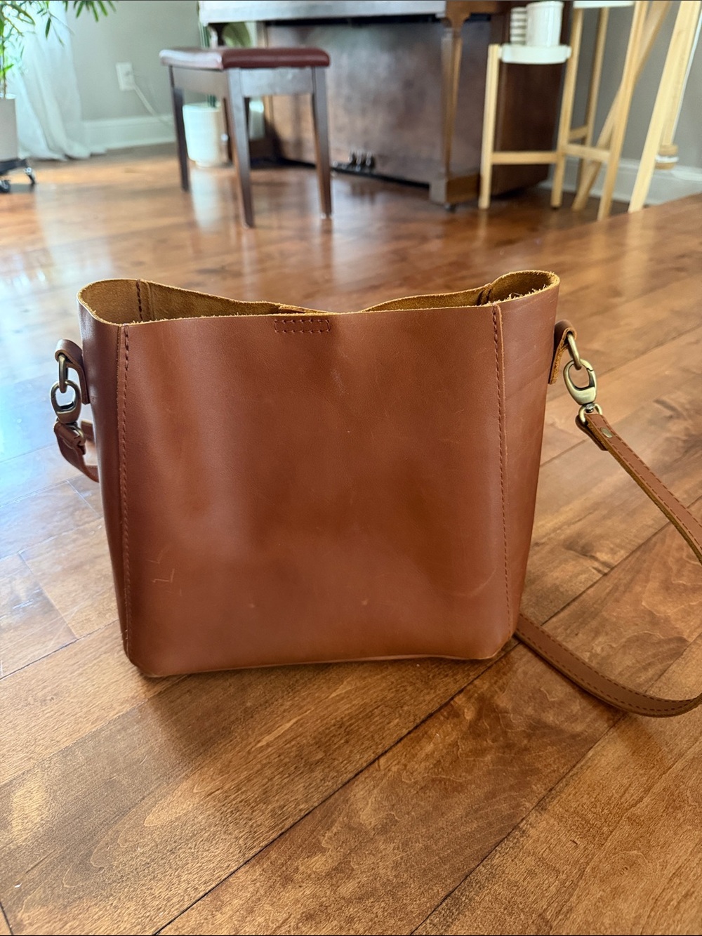 Portland Leather Goods Leather Butterfly Bucket Bag in Honey